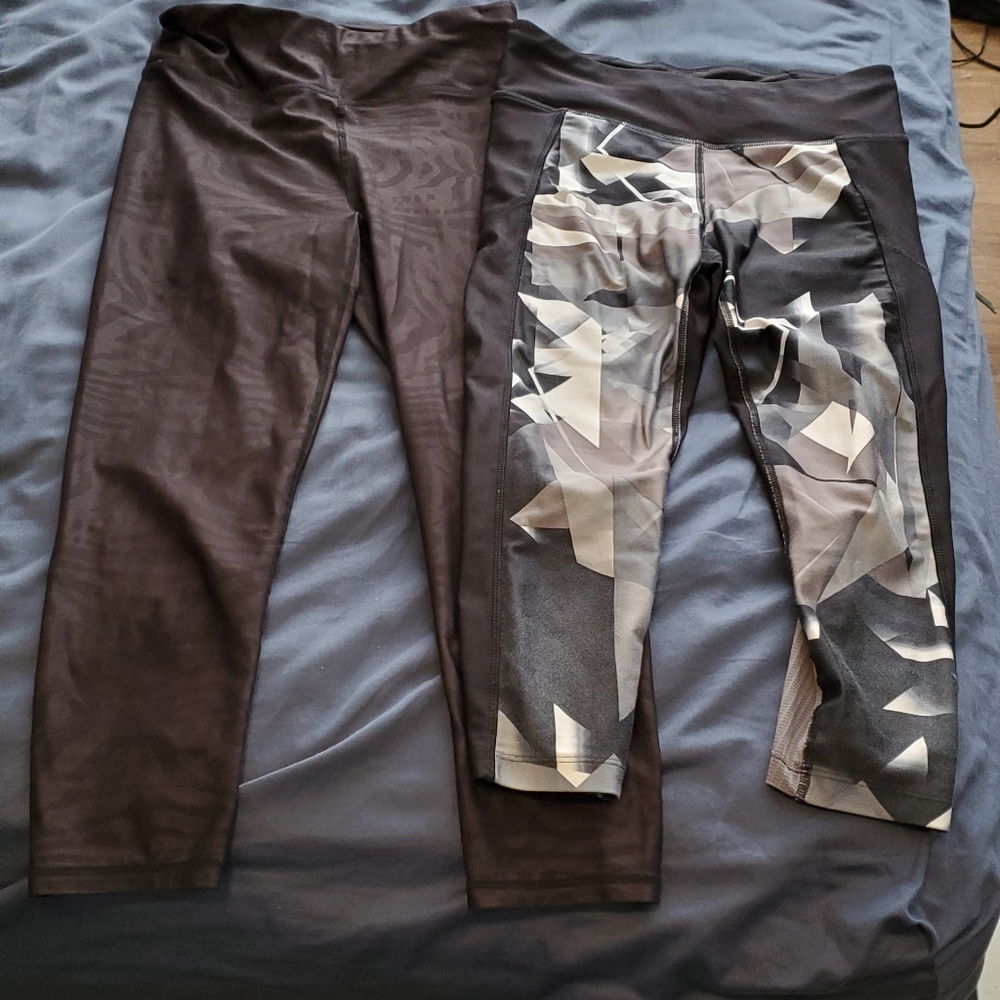 2 pairs of leggings